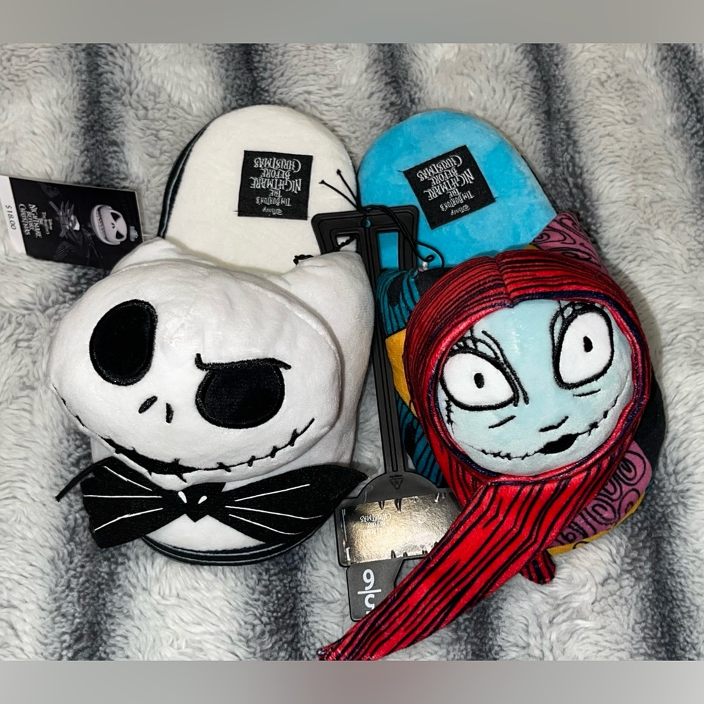 The Nightmare Before Christmas slippers feat. Jack Skellington/Sally-Size 5/6